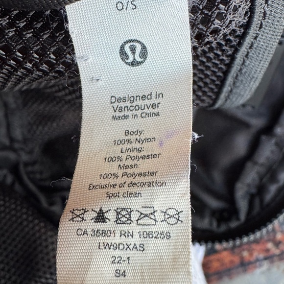 Lululemon Everywhere Belt Bag Balck - Picture 5 of 11
